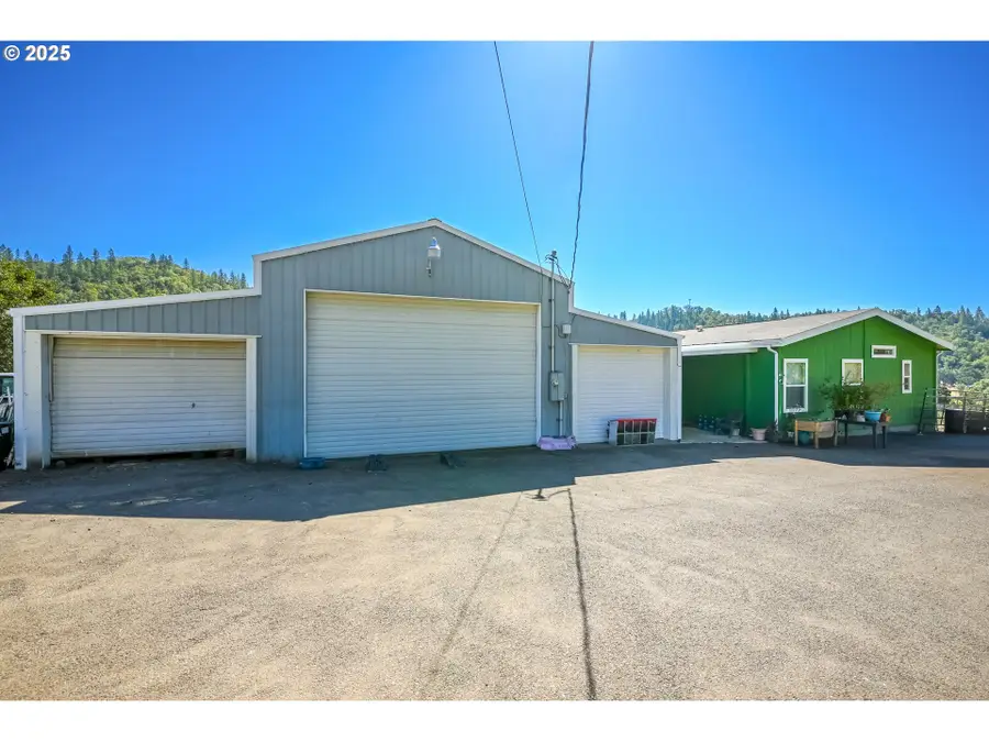 1745 Rifle Range Rd, Roseburg, OR 97470 - #3