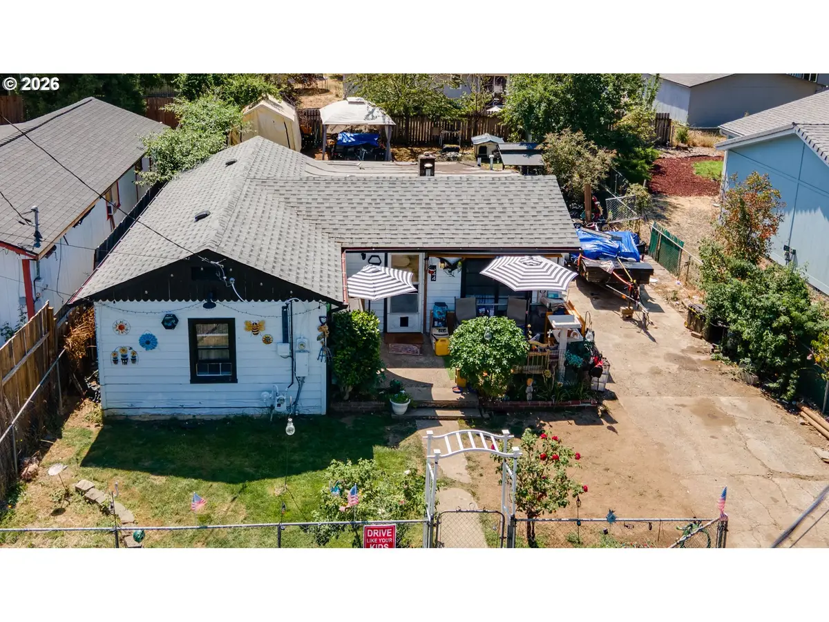 844 NE Johnson St, Myrtle Creek, OR 97457 - #1
