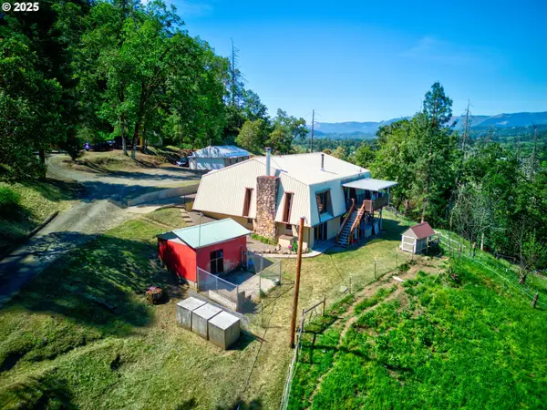 331 Hemlock Ln, Roseburg, OR 97471