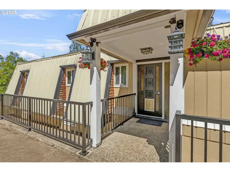 331 Hemlock Ln, Roseburg, OR 97471 - Image #2