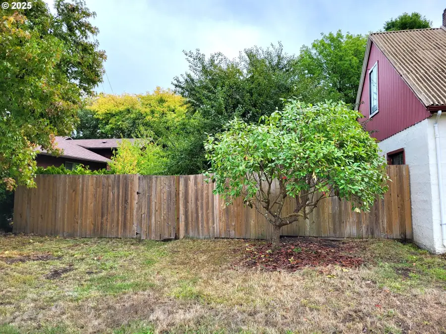 347 NE Oak St, Sheridan, OR 97378 - Image #2