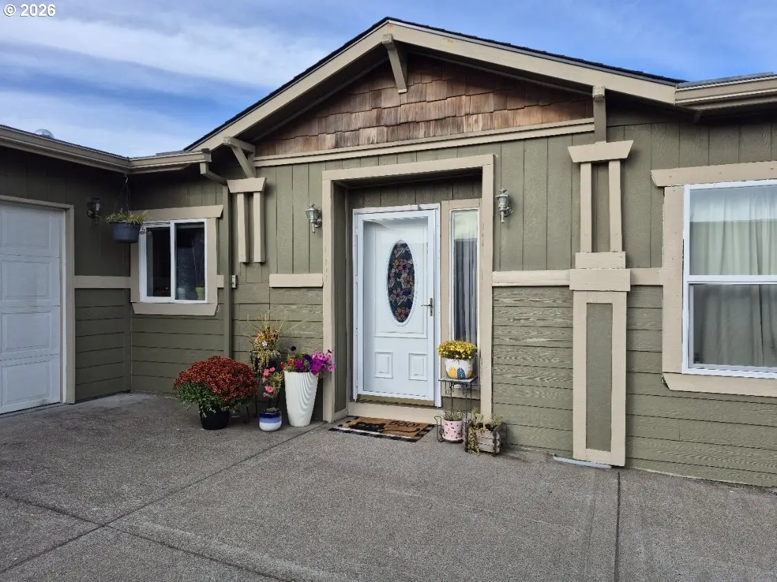 1585 Granite St, Woodburn, OR 97071 - #1