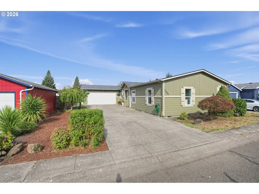 1585 Granite St, Woodburn, OR 97071 - #2