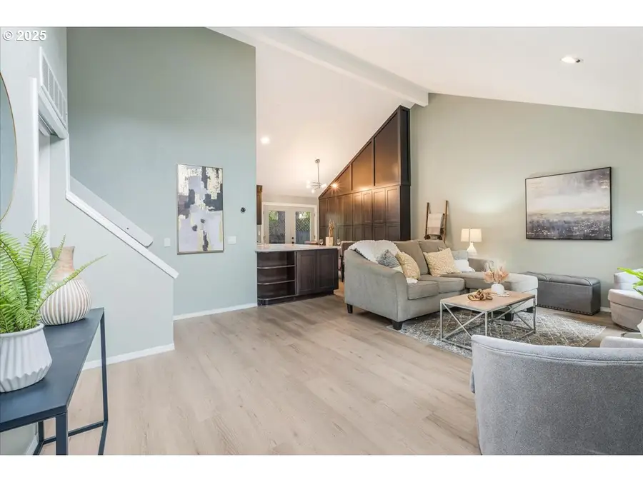 17529 SW Beaver Ct, Beaverton, OR 97003 - Image #3