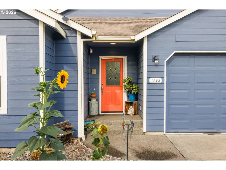 1742 22nd St, Hood River, OR 97031 - #3