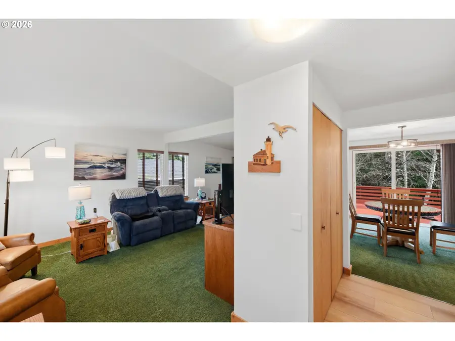 1623 Lincoln St, North Bend, OR 97459 - #3