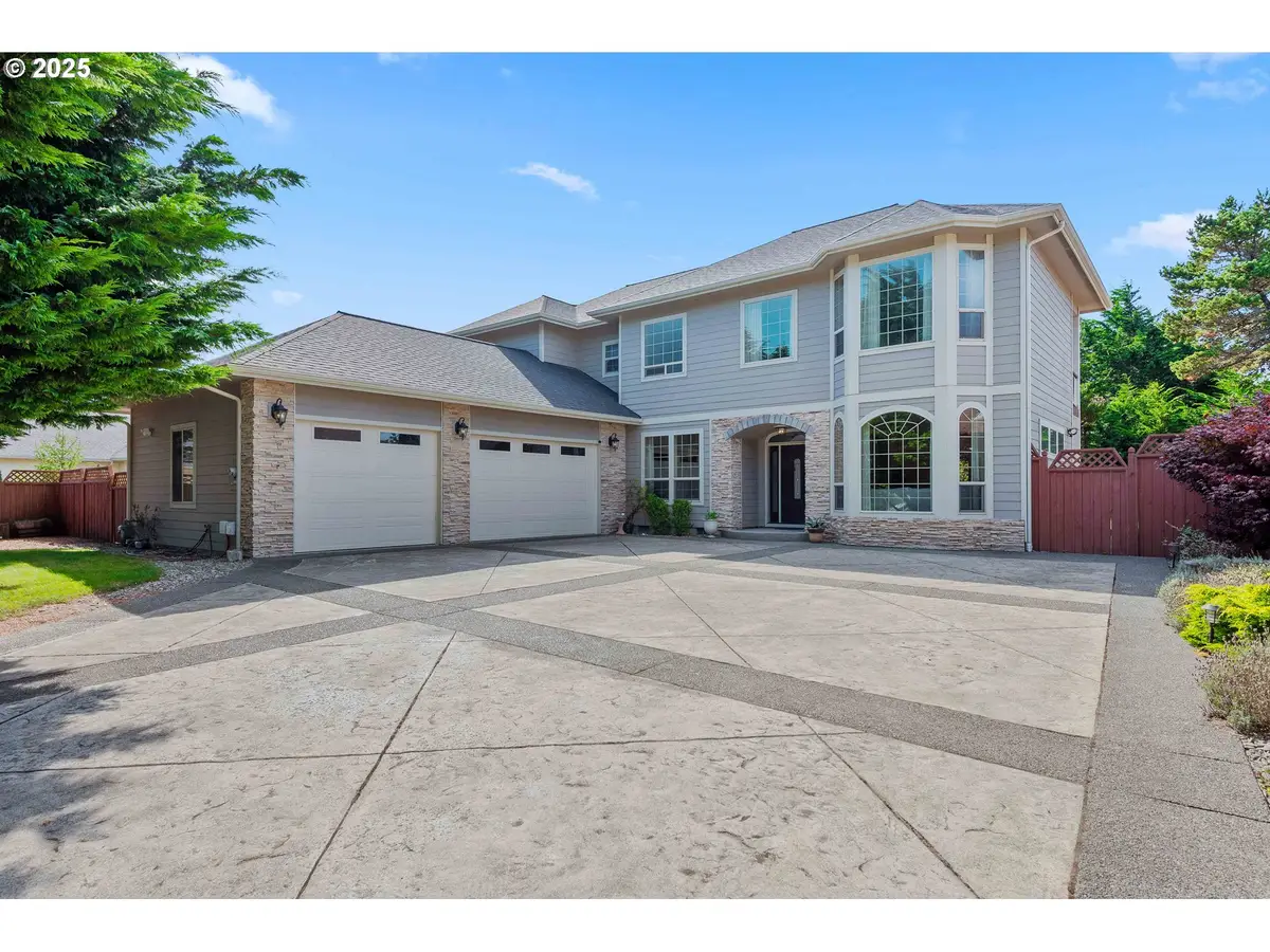 2270 Hayes St, North Bend, OR 97459 - Image #1