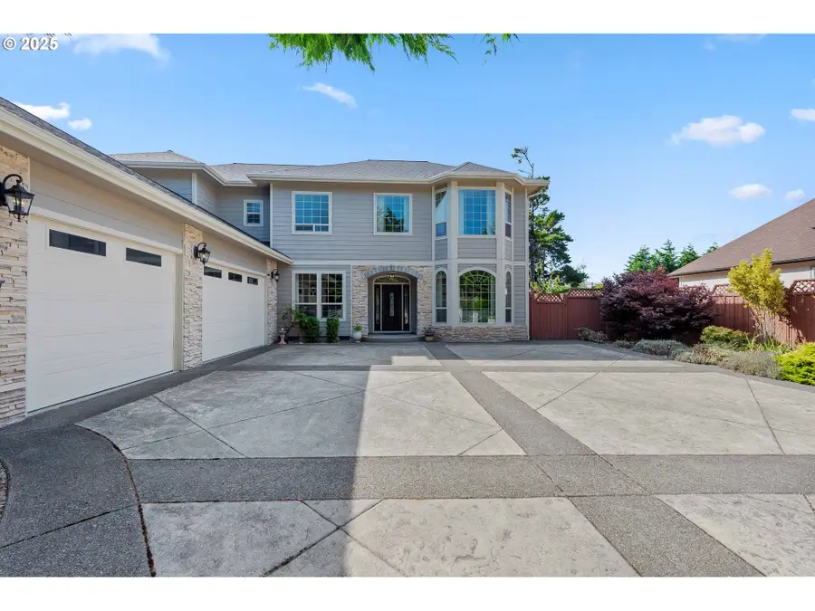 2270 Hayes St, North Bend, OR 97459 - Image #3