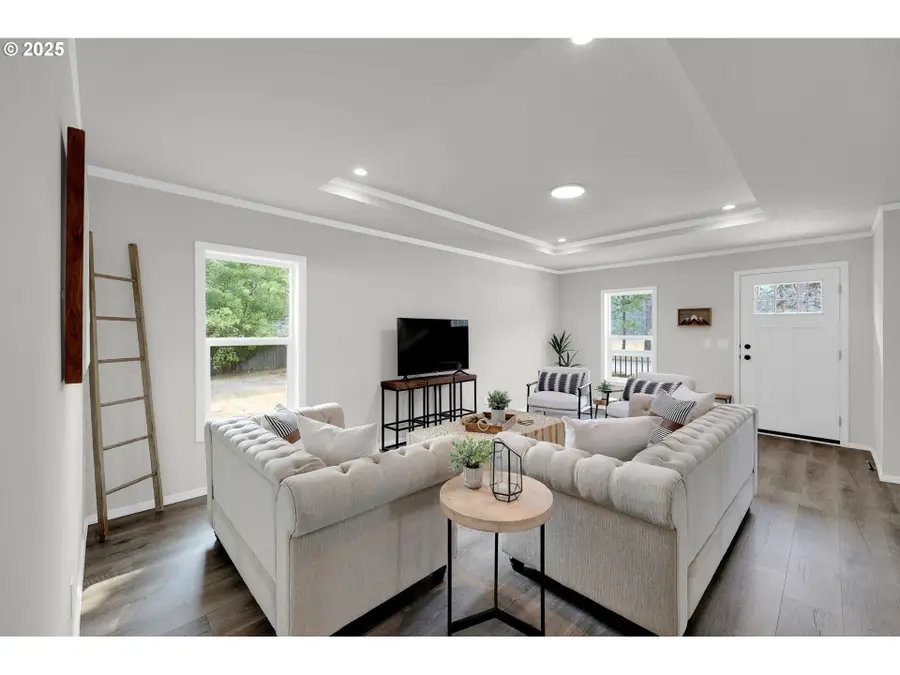 48113 Commercial St, Oakridge, OR 97463 - Image #3