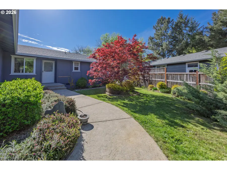 3457 W Normandy Ave, Roseburg, OR 97471 - #2