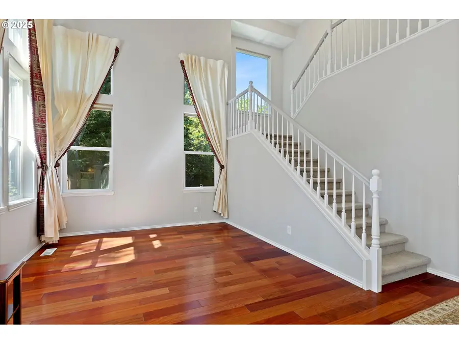 975 NE Ayrshire Dr, Hillsboro, OR 97124 - Image #2