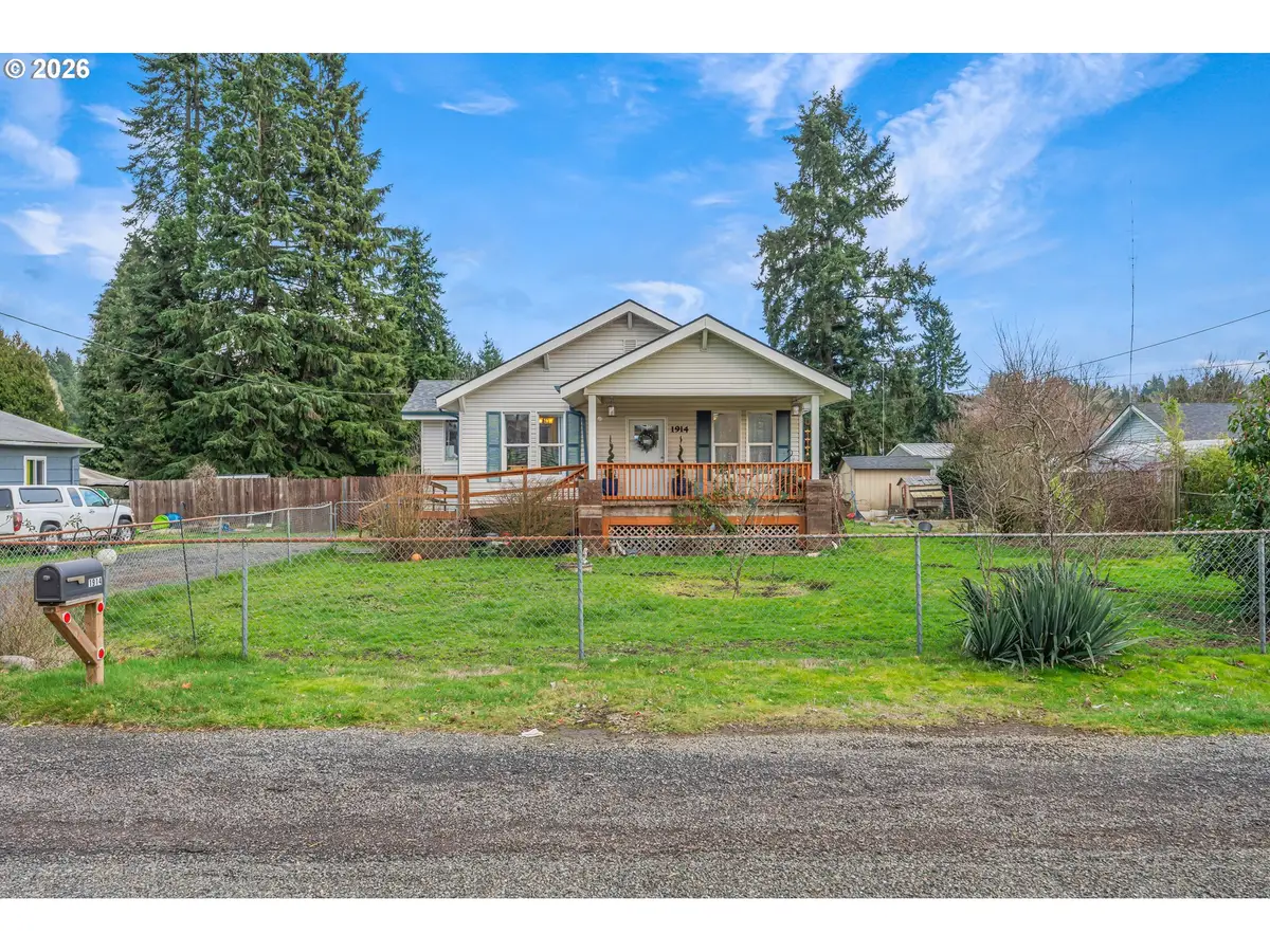 1914 N Pacific Ave, Kelso, WA 98626 - Image #1