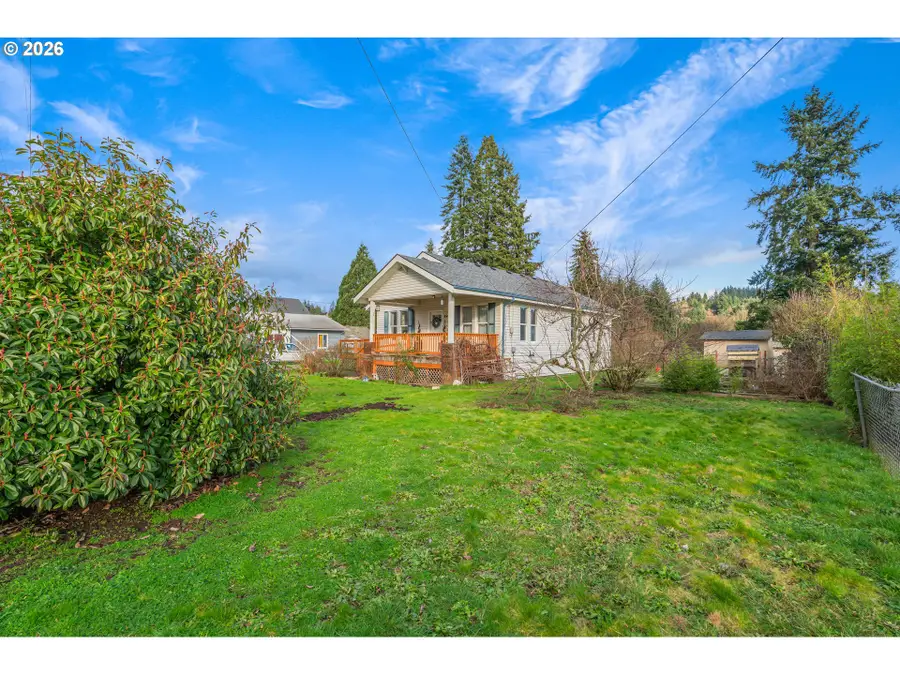 1914 N Pacific Ave, Kelso, WA 98626 - Image #3