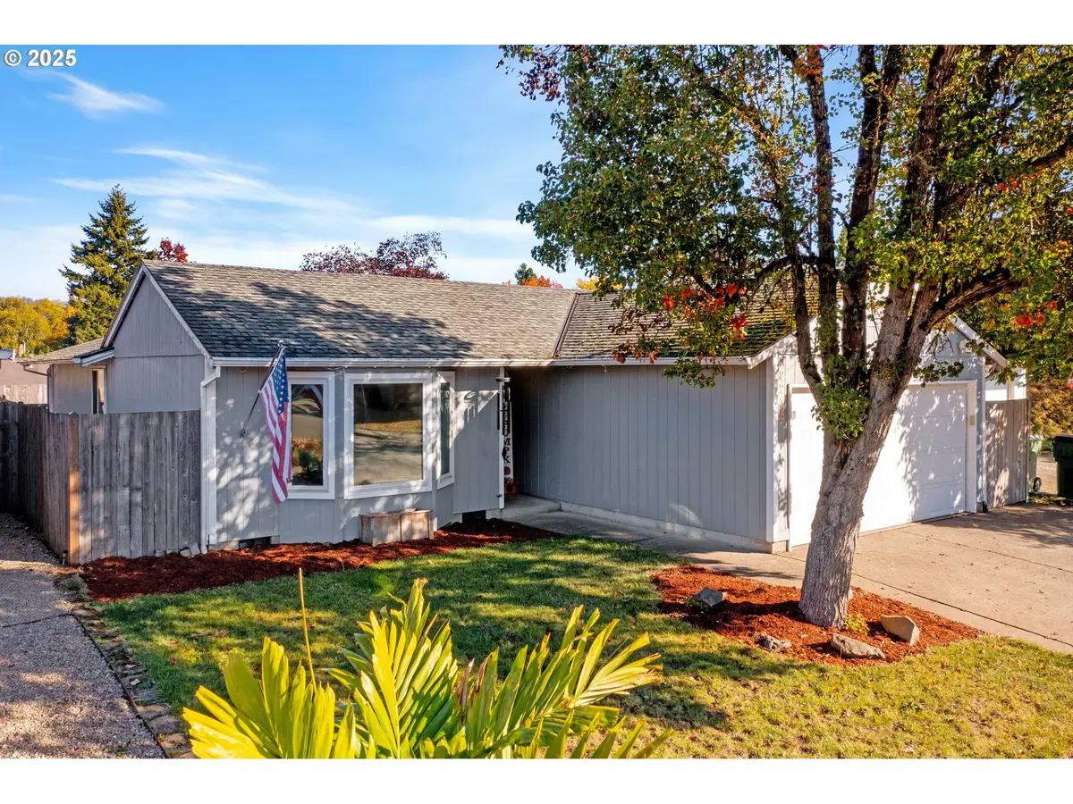 2215 E Oak Dr, Newberg, OR 97132 - Image #1