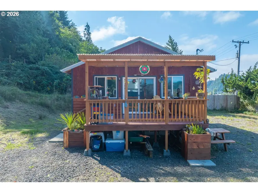 442 Elm Ave, Reedsport, OR 97467 - #3