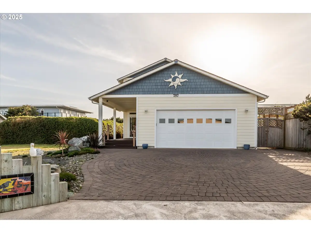 757 Newport Ave Sw, Bandon, OR 97411 - Image #1