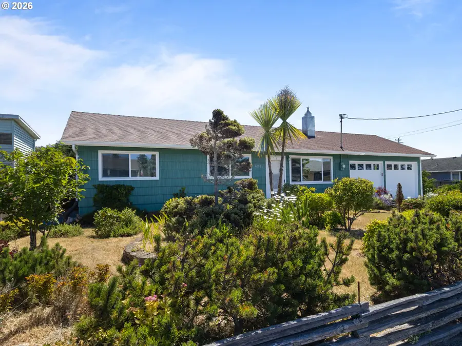 1232 NW Nye St, Newport, OR 97365 - #2