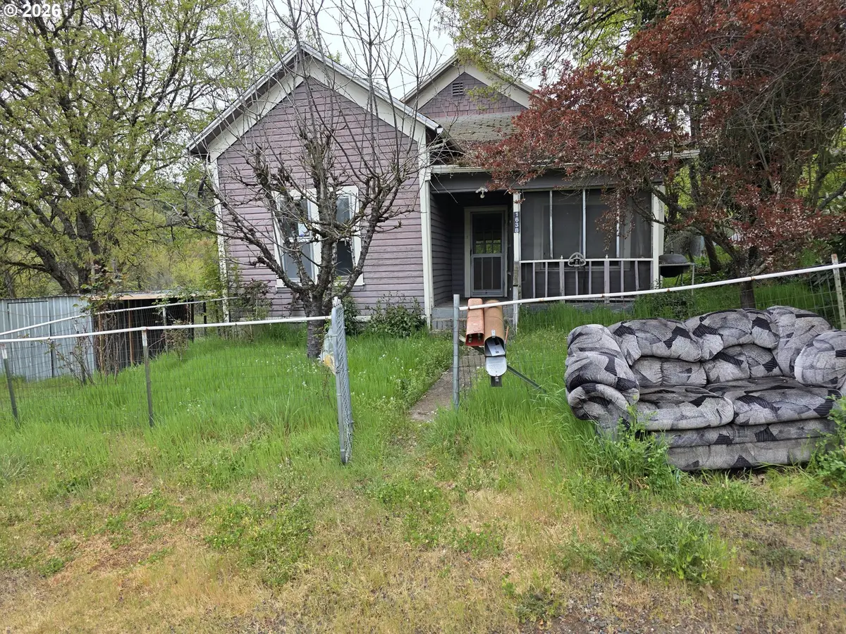 1638 SE Mill St, Roseburg, OR 97470 - #1