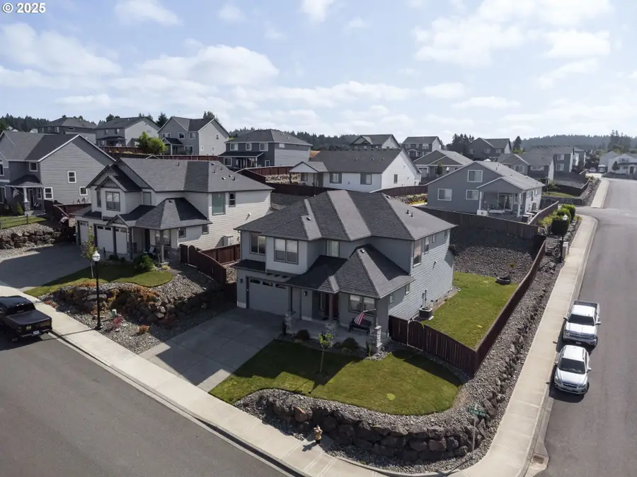 703 E Tanoak Ave, La Center, WA 98629 - #2