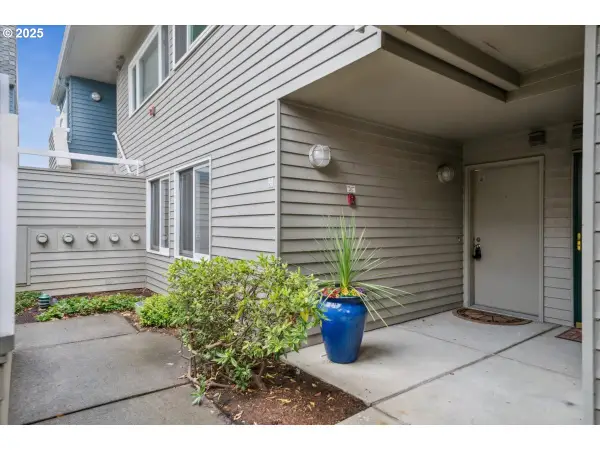 87 N Hayden Bay Dr, Portland, OR 97217