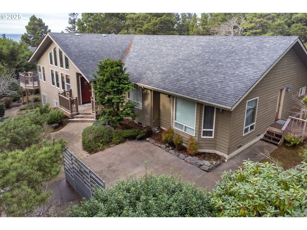 760 SW Range Dr, Waldport, OR 97394 - Image #1