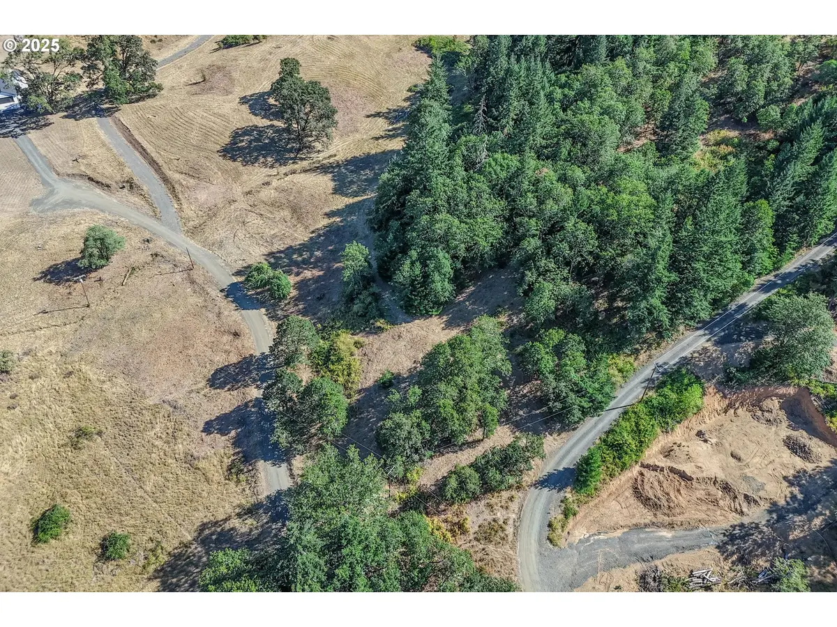 281 Karenza Ln, Roseburg, OR 97471 - Image #1