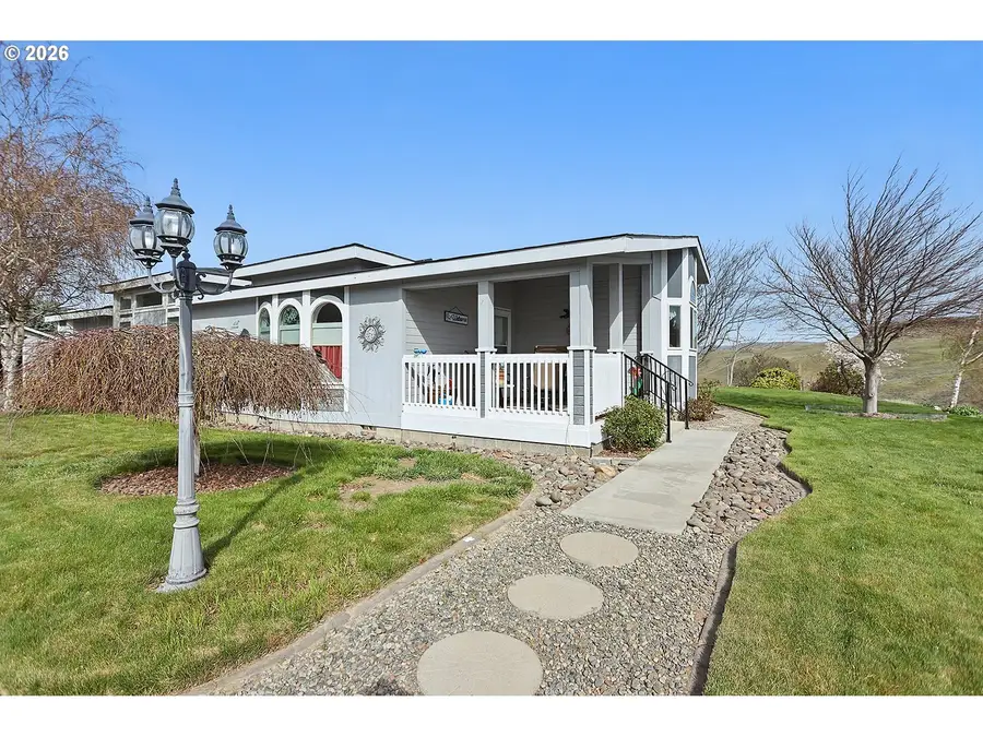 1105 Columbia View Dr, Arlington, OR 97812 - #3