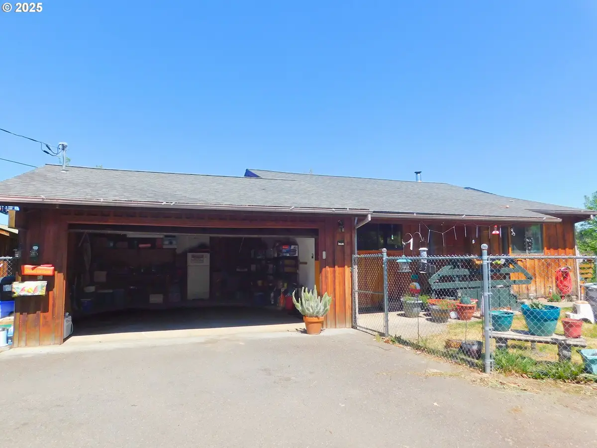 231 NE Darrell Ave, Winston, OR 97496 - Image #1
