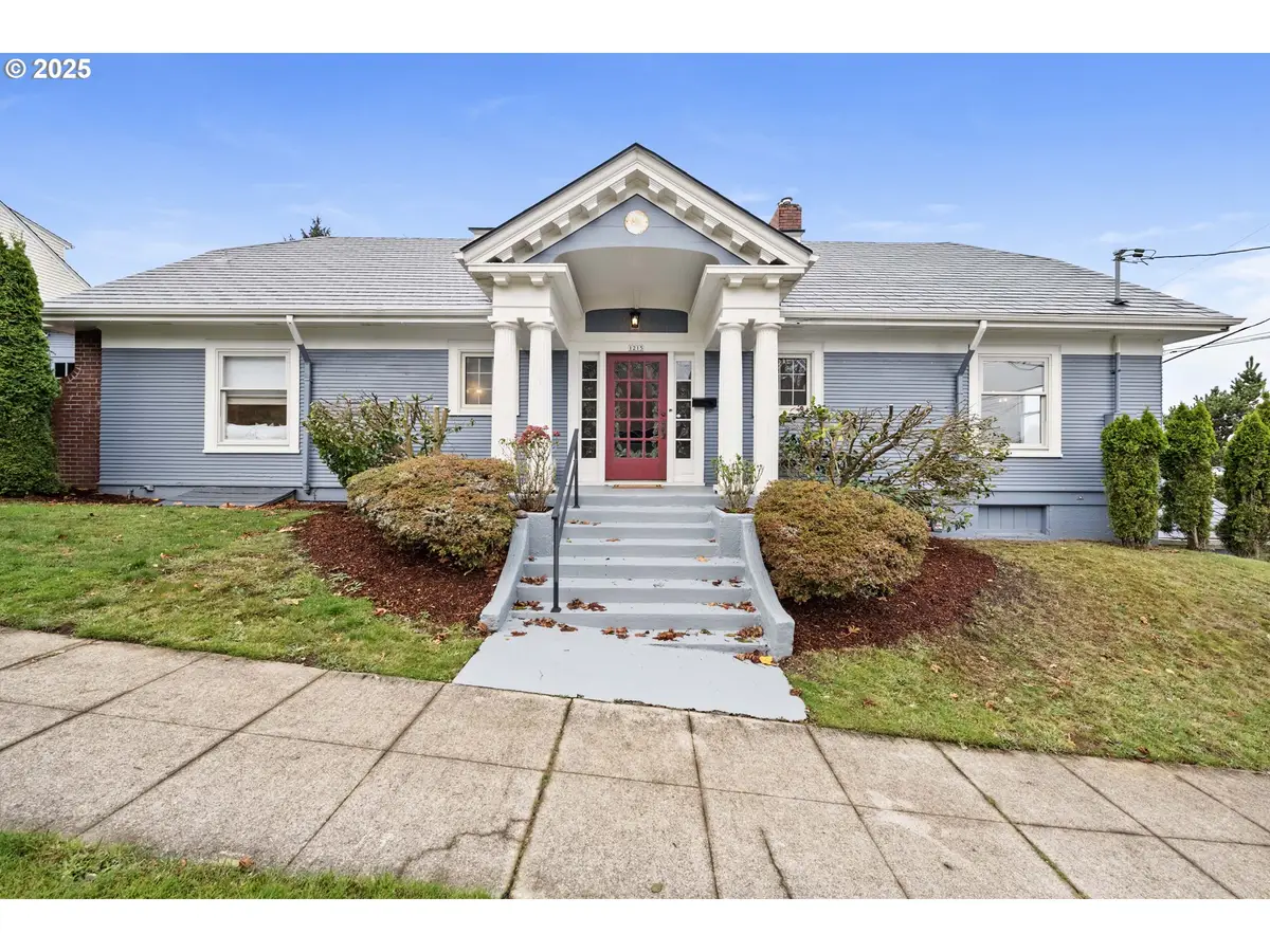 1215 15th St, Astoria, OR 97103 - Image #1