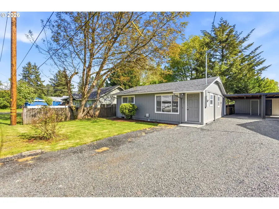 1121 Spruce St, Sweet Home, OR 97386 - #2