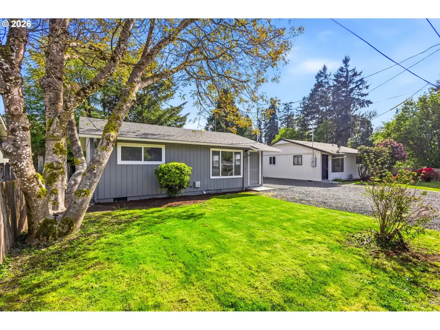 1121 Spruce St, Sweet Home, OR 97386 - #3