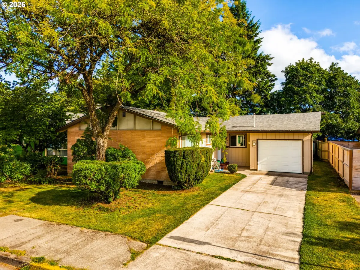 800 NE 15th St, McMinnville, OR 97128 - #1