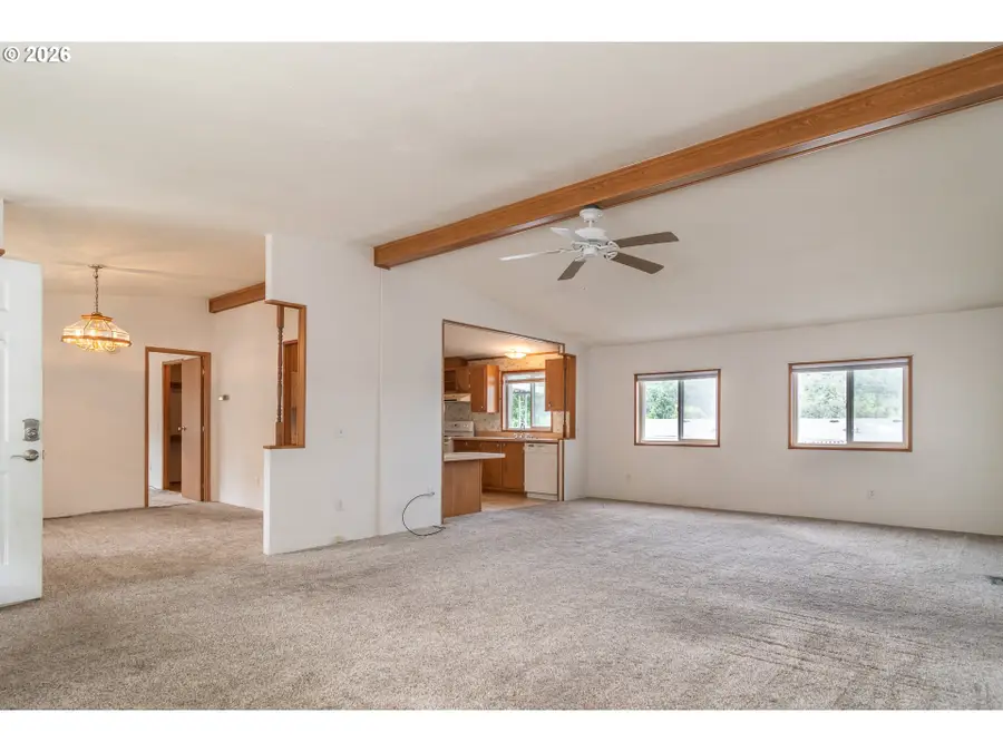 190 Olivia Ln, Roseburg, OR 97470 - #3