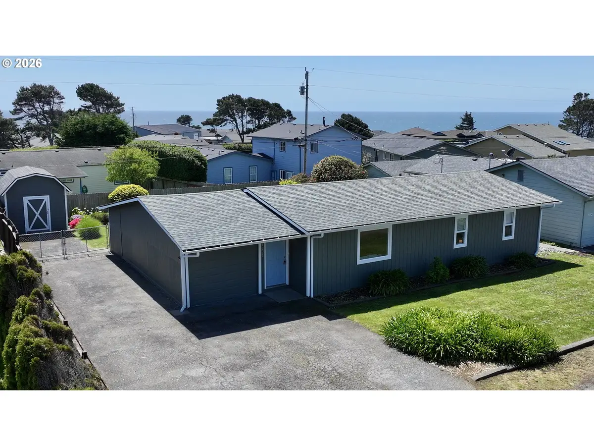 1221 Iris St, Brookings, OR 97415 - #1