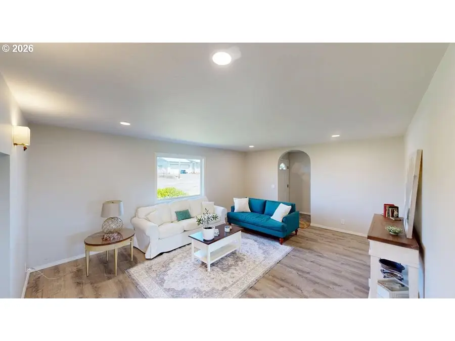 1221 Iris St, Brookings, OR 97415 - #3