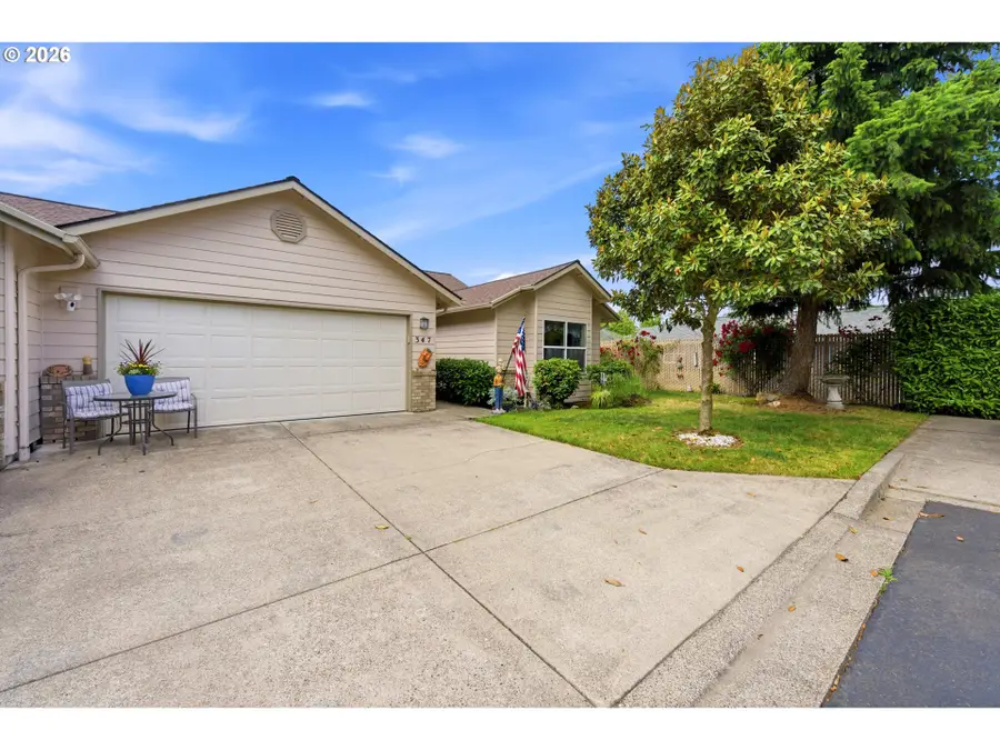 347 NE Fircrest Pl, McMinnville, OR 97128 - #3