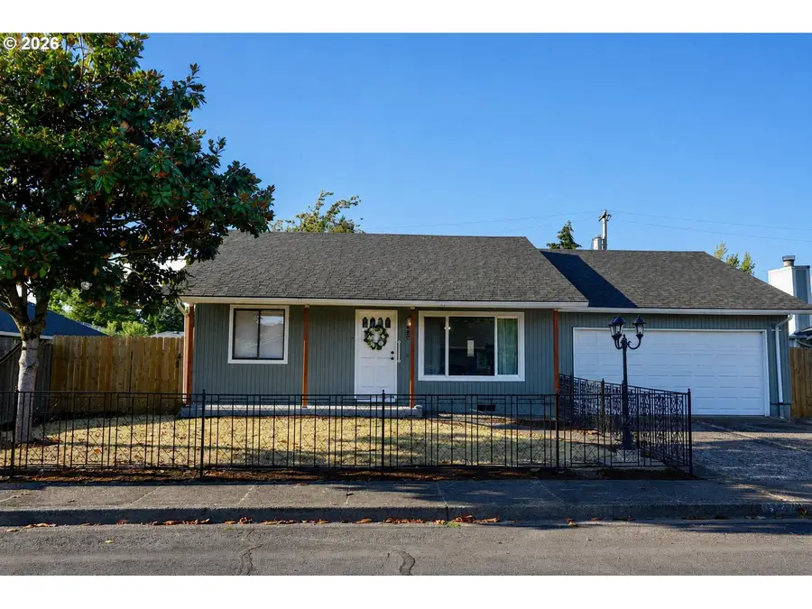 492 W Olympic St, Springfield, OR 97477 - #2