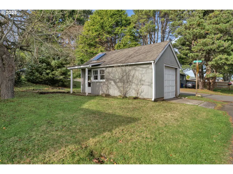 1115 SW Harbor Ave, Lincoln City, OR 97367 - Image #3