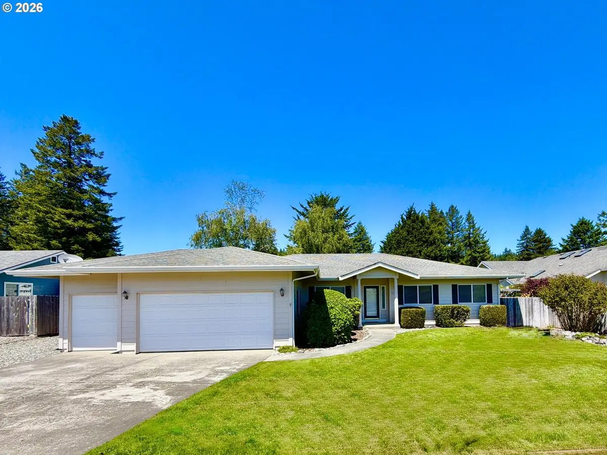 866 Jodee Ln, Brookings, OR 97415 - #1