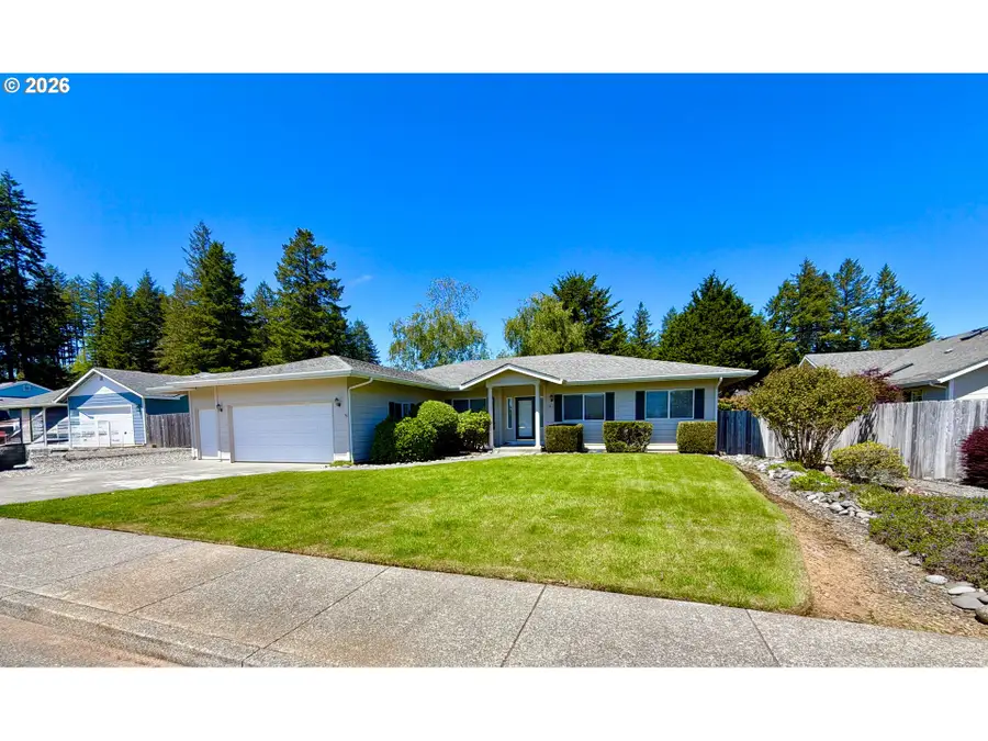 866 Jodee Ln, Brookings, OR 97415 - #2