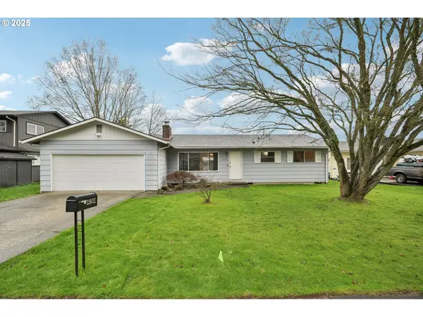 1802 Dorothy St, Longview, WA 98632