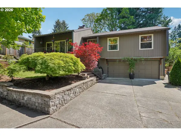 10300 SW Coquille Dr, Tualatin, OR 97062