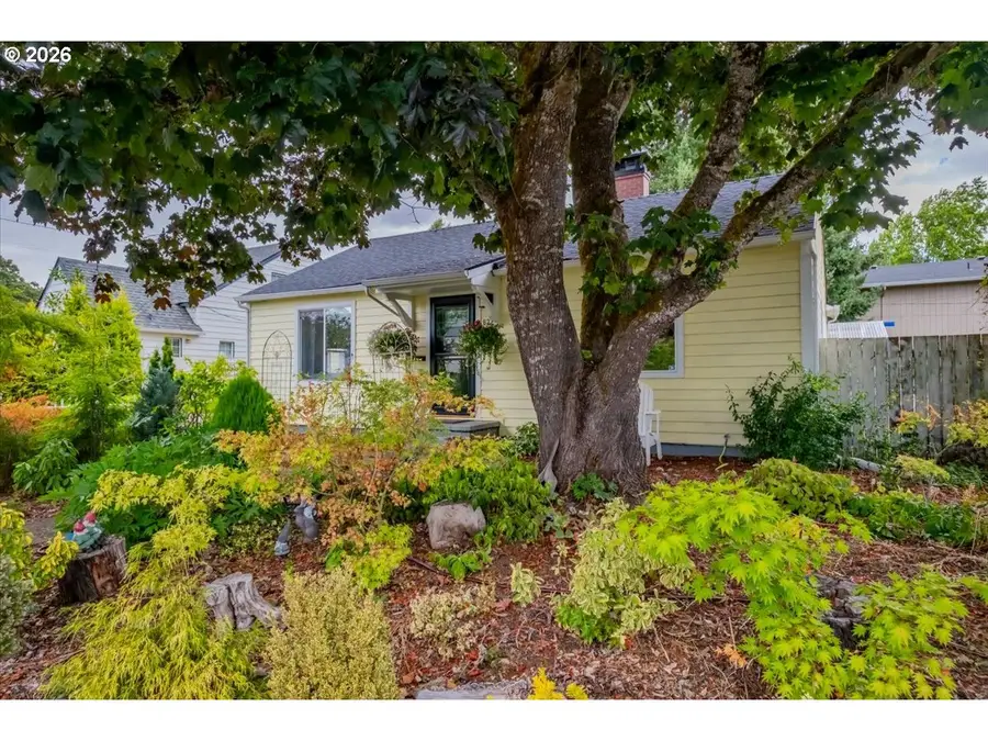 622 SW Hayter St, Dallas, OR 97338 - #2