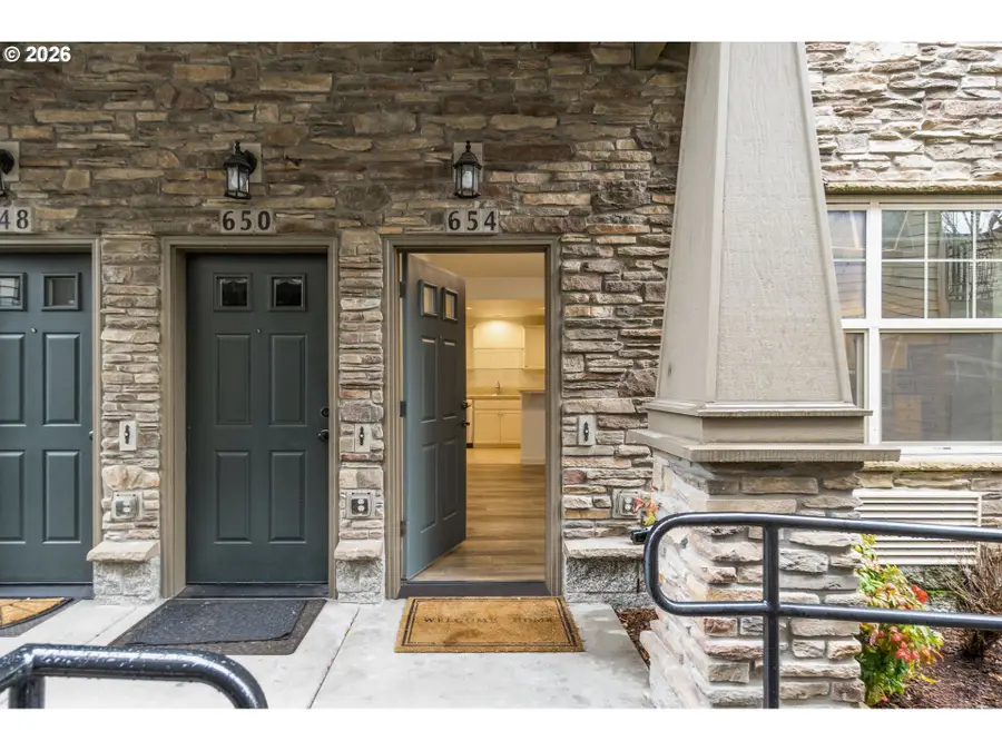 654 NE Newstead Ln, Hillsboro, OR 97006 - #3