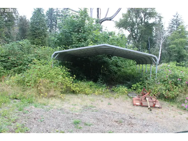 22951 S Cadonau Rd, Estacada, OR 97023
