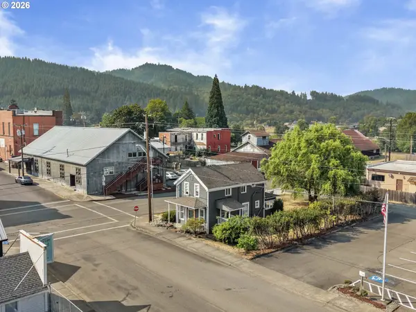 203 NE Second St, Oakland, OR 97462