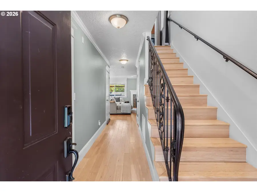 183 SW Wright Ave, Troutdale, OR 97060 - #2