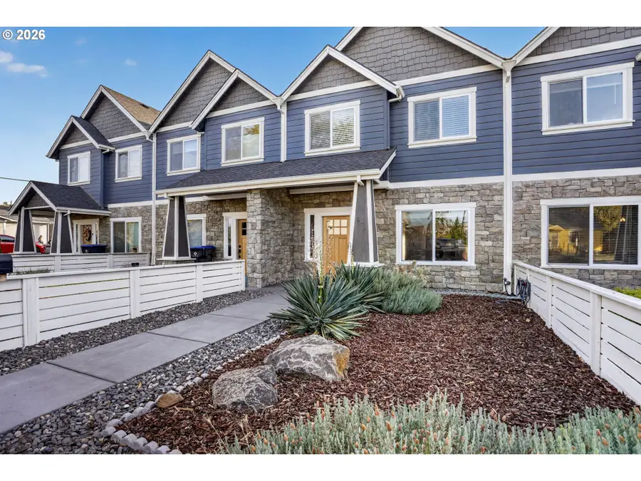 804 W 10th St, The Dalles, OR 97058 - #3