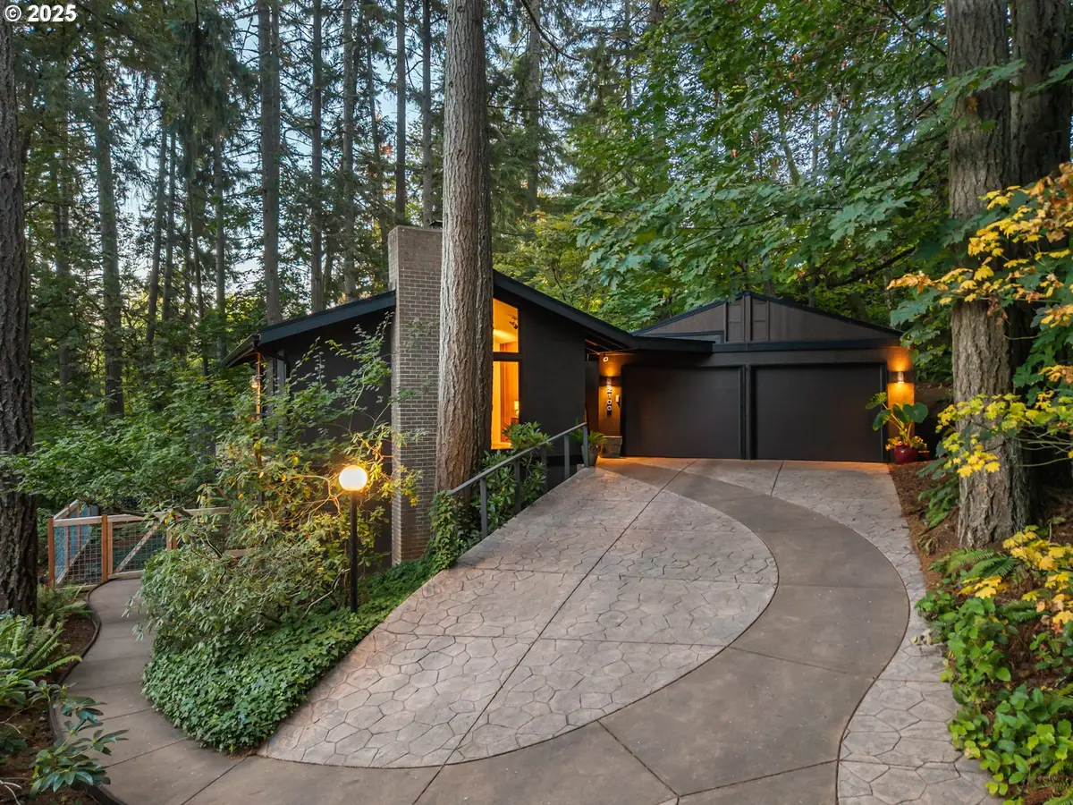 2100 Shields Ave, Eugene, OR 97405 - Image #1