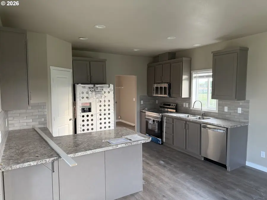325 N Sloan, Stanfield, OR 97875 - #3